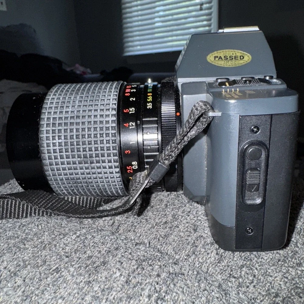Canon T70 35mm Film Camera W/ Quantary f =‎ 28-70mm 1:3.5-4.5 MC Auto Zoom Lens